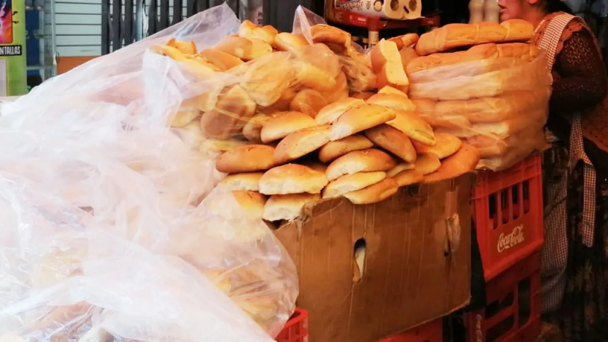 Panificadores advierten con paro si no se garantiza la harina; Emapa asegura entrega del producto