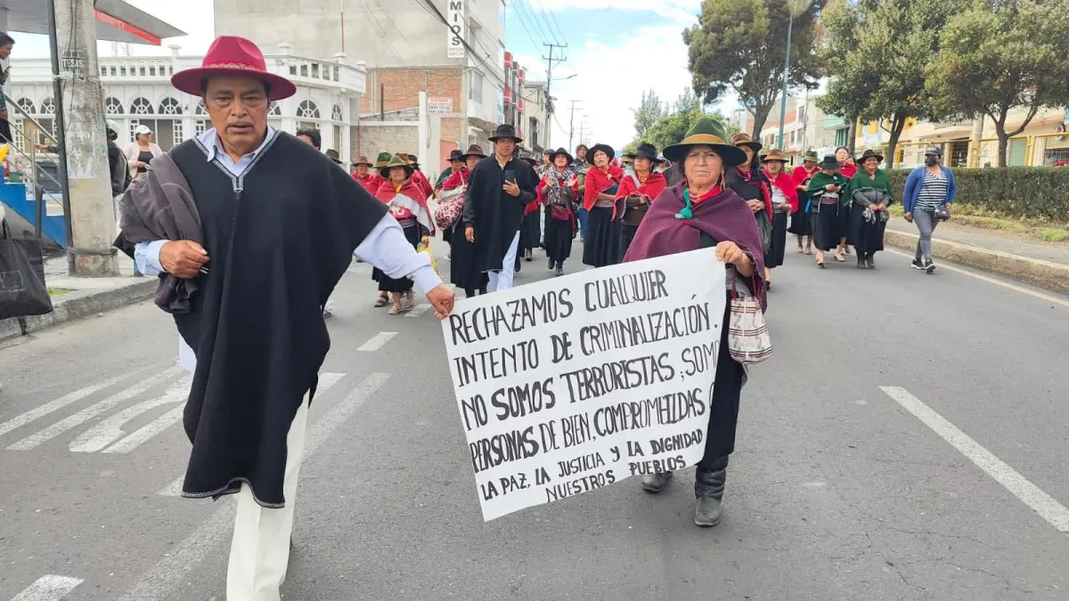 Pueblos indígenas de Ecuador mantienen paro nacional contra el gobierno