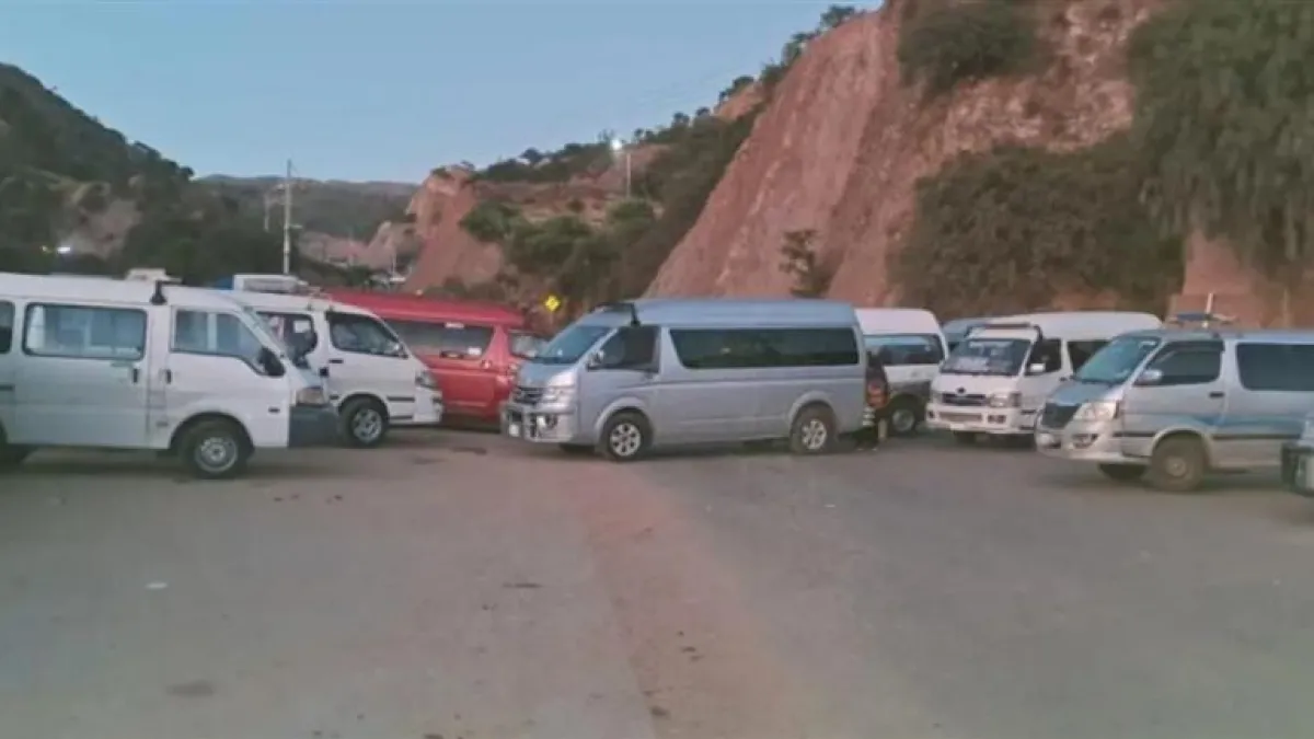 Transportistas libres anuncian bloqueo de caminos en Cochabamba por escasez de combustible