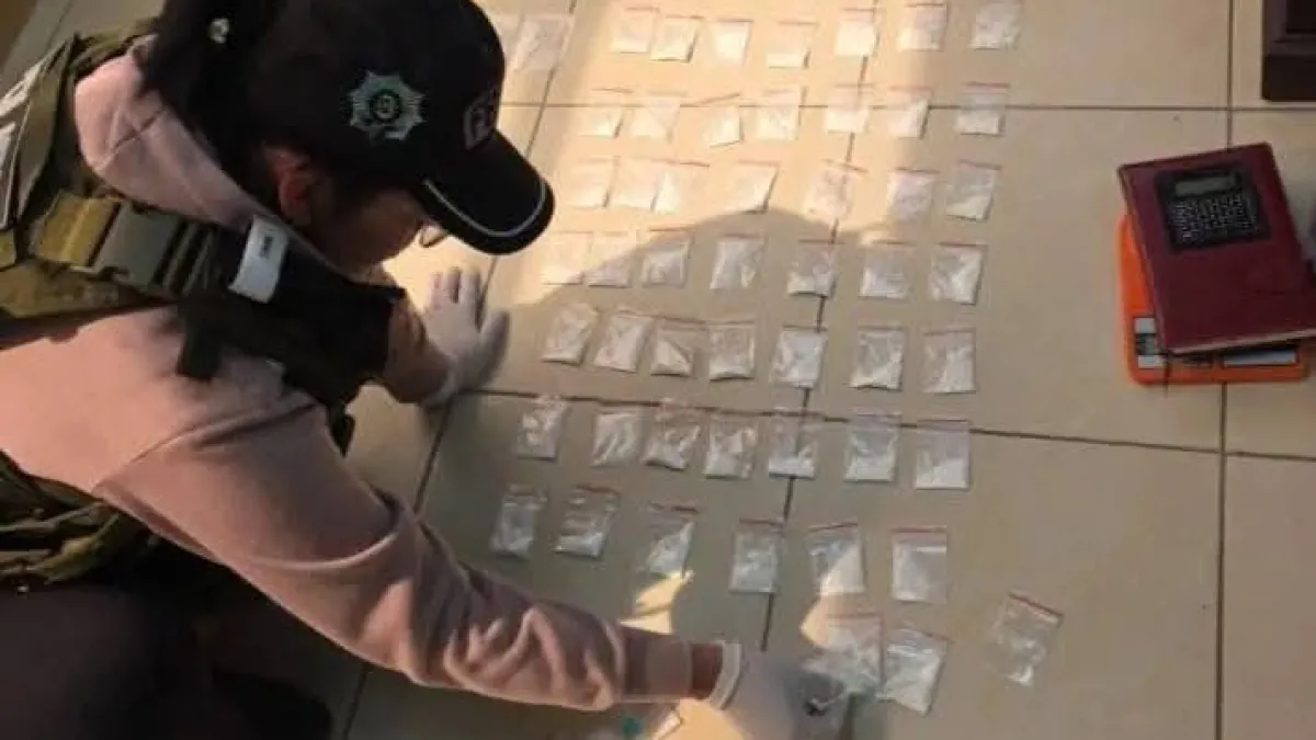 FELCN irrumpe en UPEA: Droga en maleta oculta y estudiante de 26 años cae