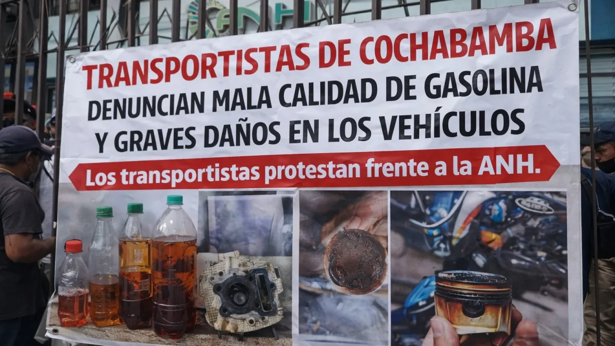 Transportistas toman instalaciones de la ANH en Cochabamba por mala calidad del combustible