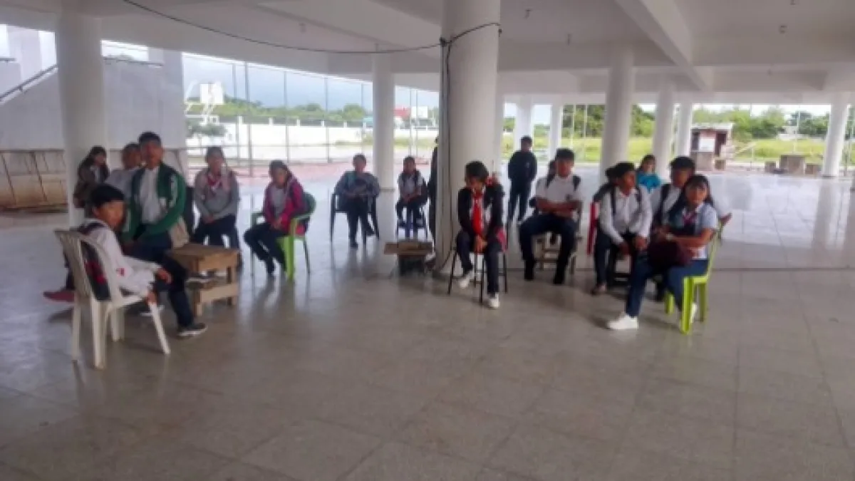 Niños sin pupitres, sin pizarras ni servicios básicos: Autoridades cruceñas abandonan derechos de los niños