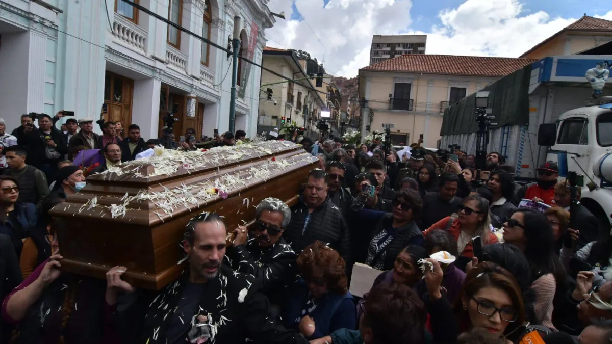 La Paz despide con honores al maestro David Santalla en un emotivo homenaje en el Teatro Municipal