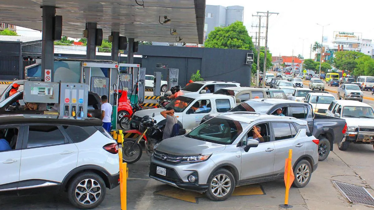 Escasez de gasolina en Santa Cruz: surtidores reportan hasta tres días sin abastecimiento