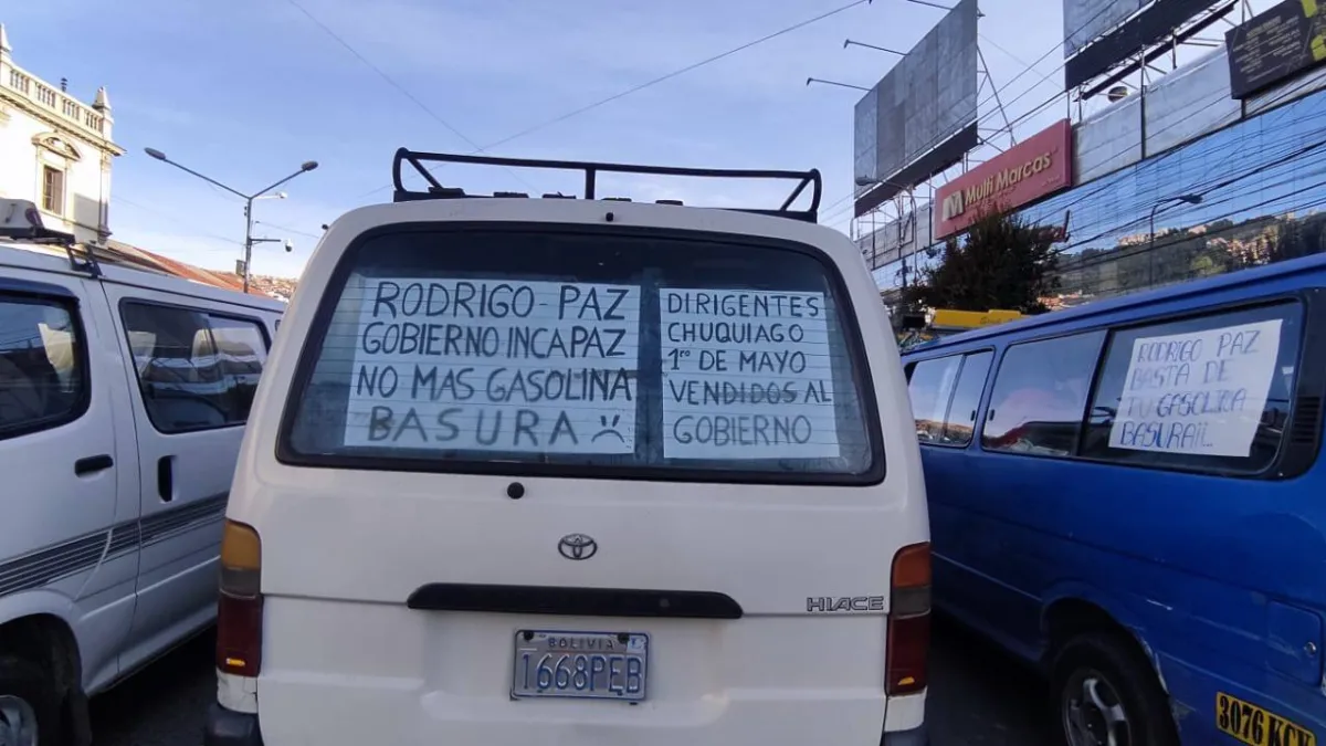 Transportistas paralizan La Paz con bloqueo masivo: "Basta de gasolina basura" y exigen resarcimiento inmediato al Gobierno